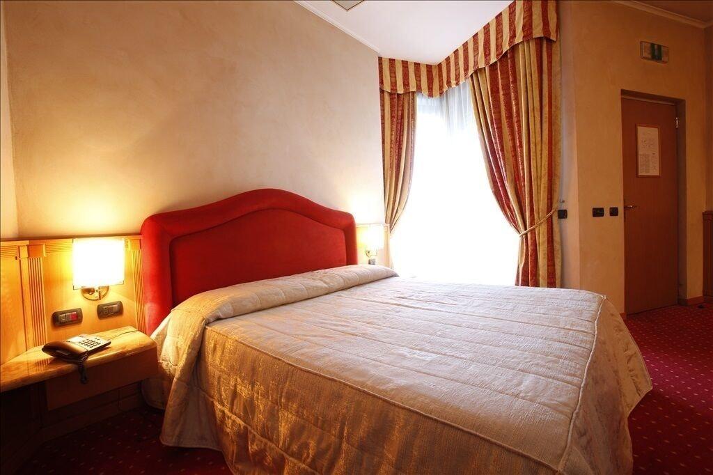 Airport Hotel Malpensa Lonate Pozzolo Exterior photo