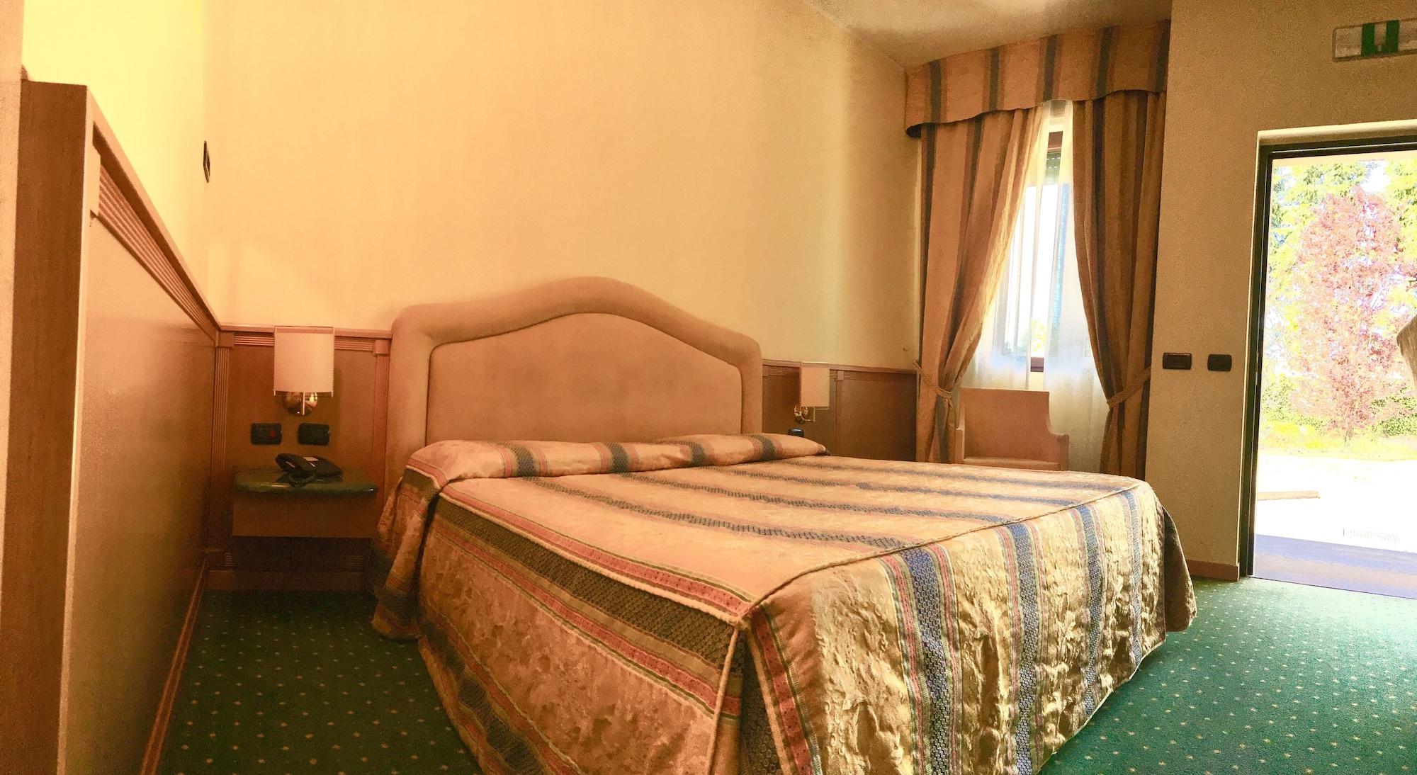 Airport Hotel Malpensa Lonate Pozzolo Exterior photo