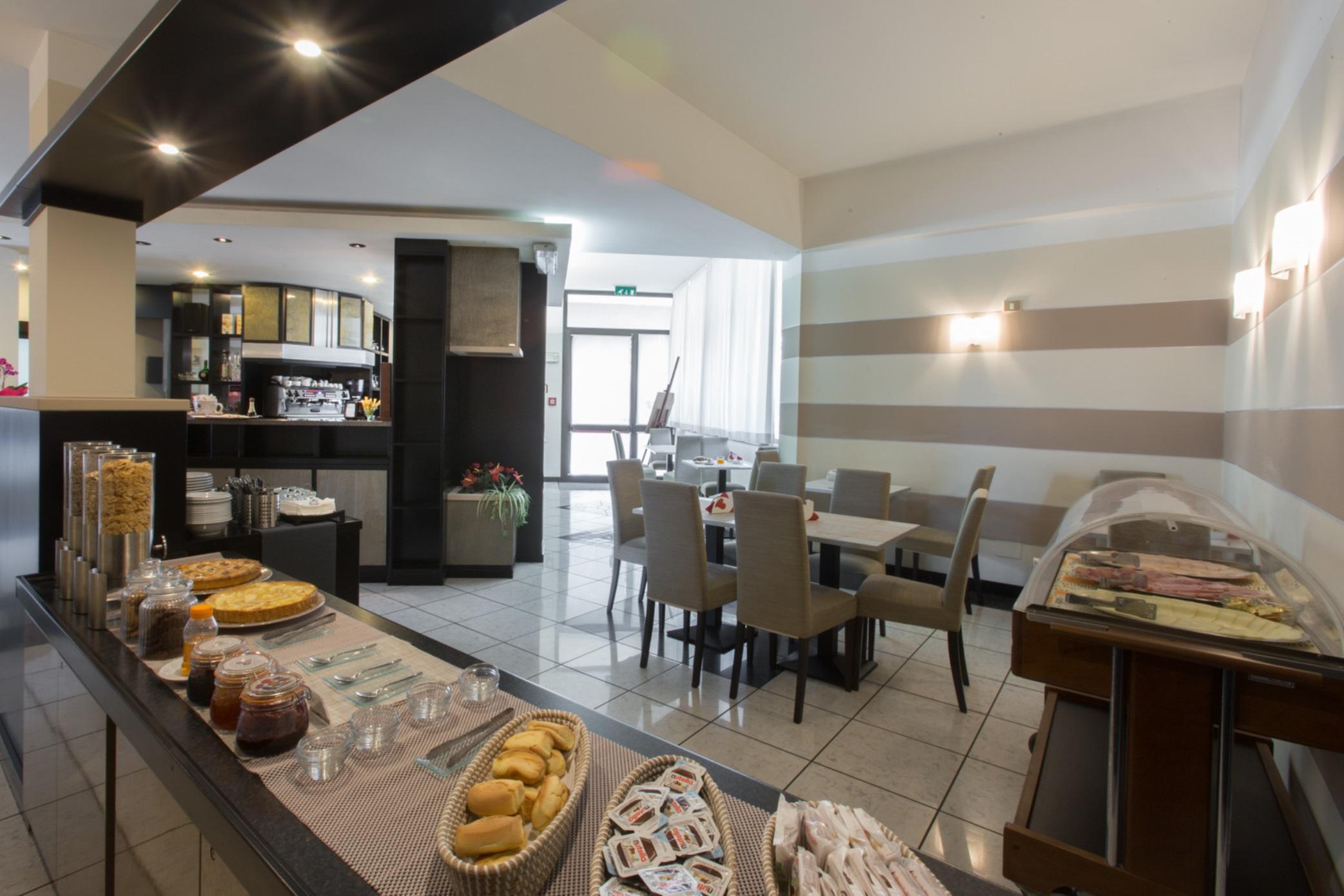 Airport Hotel Malpensa Lonate Pozzolo Exterior photo