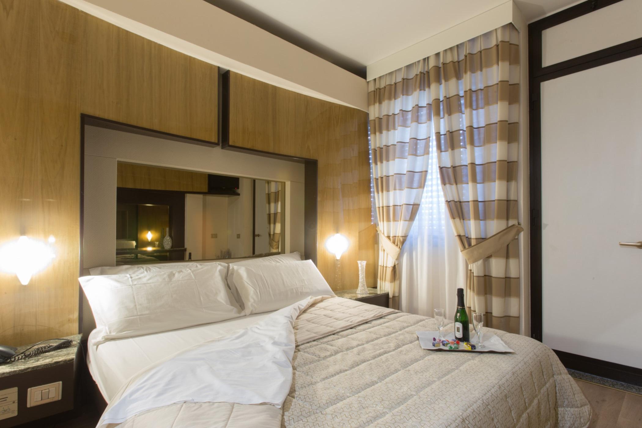 Airport Hotel Malpensa Lonate Pozzolo Exterior photo