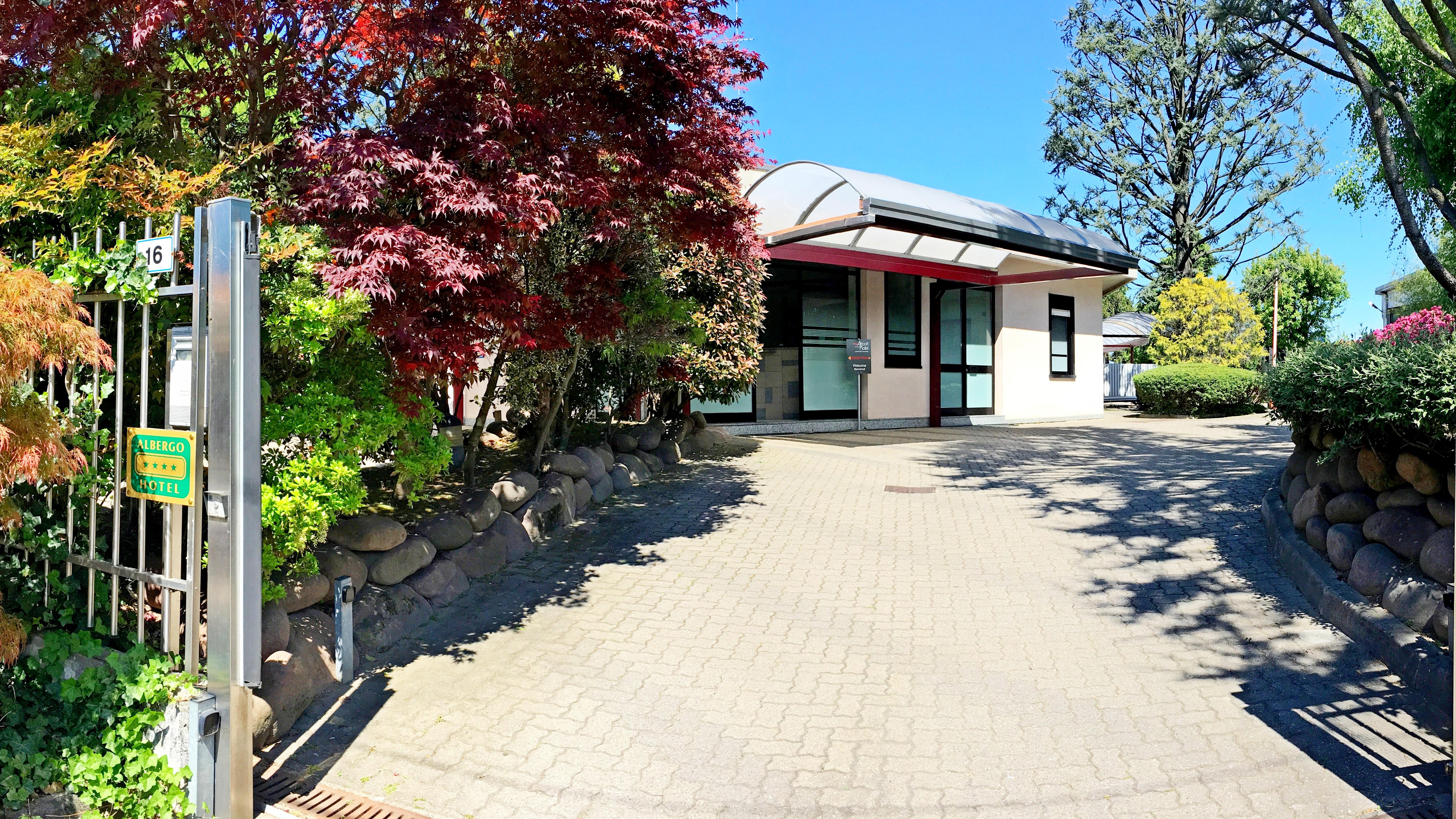 Airport Hotel Malpensa Lonate Pozzolo Exterior photo