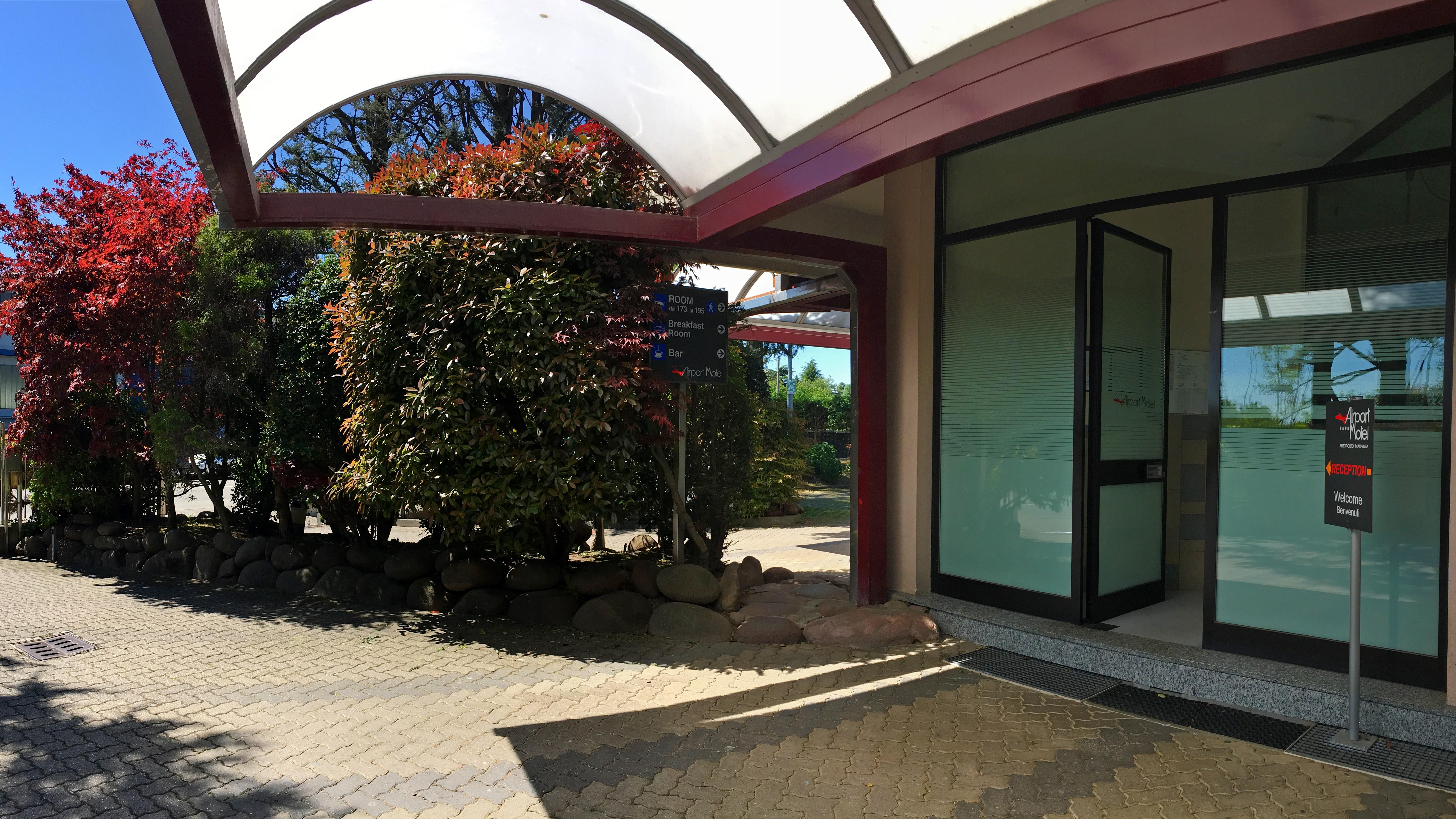 Airport Hotel Malpensa Lonate Pozzolo Exterior photo