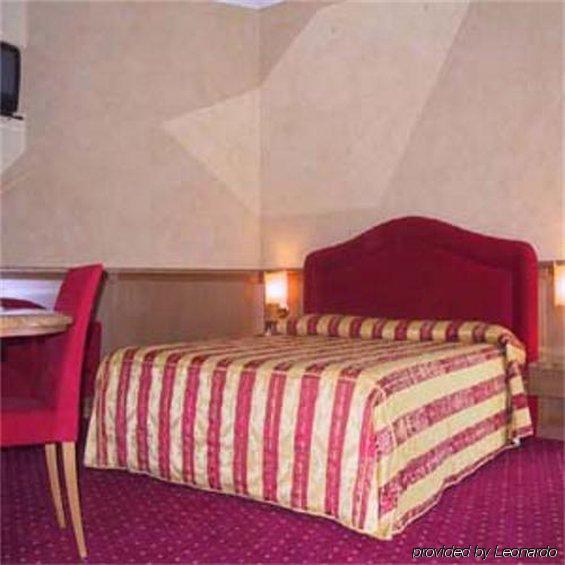 Airport Hotel Malpensa Lonate Pozzolo Room photo