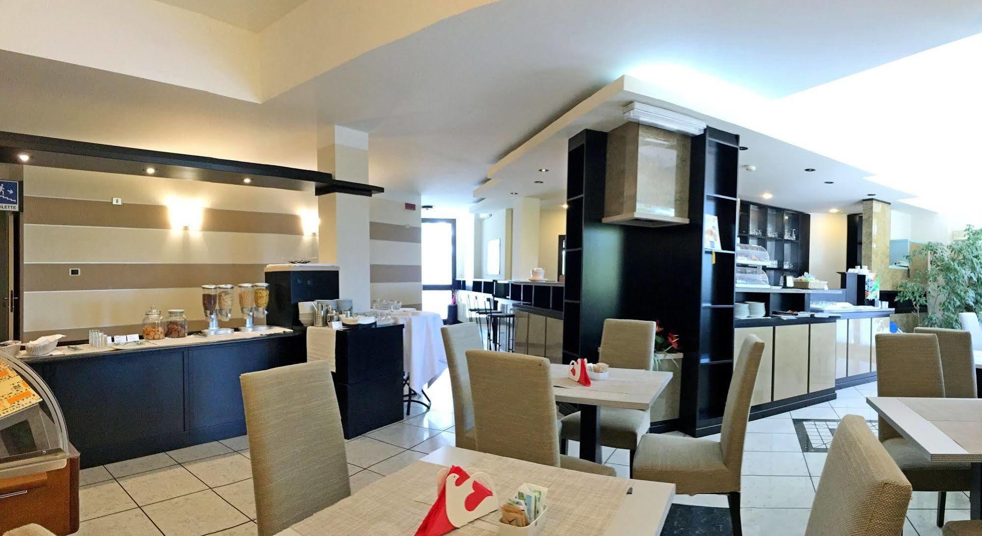 Airport Hotel Malpensa Lonate Pozzolo Exterior photo