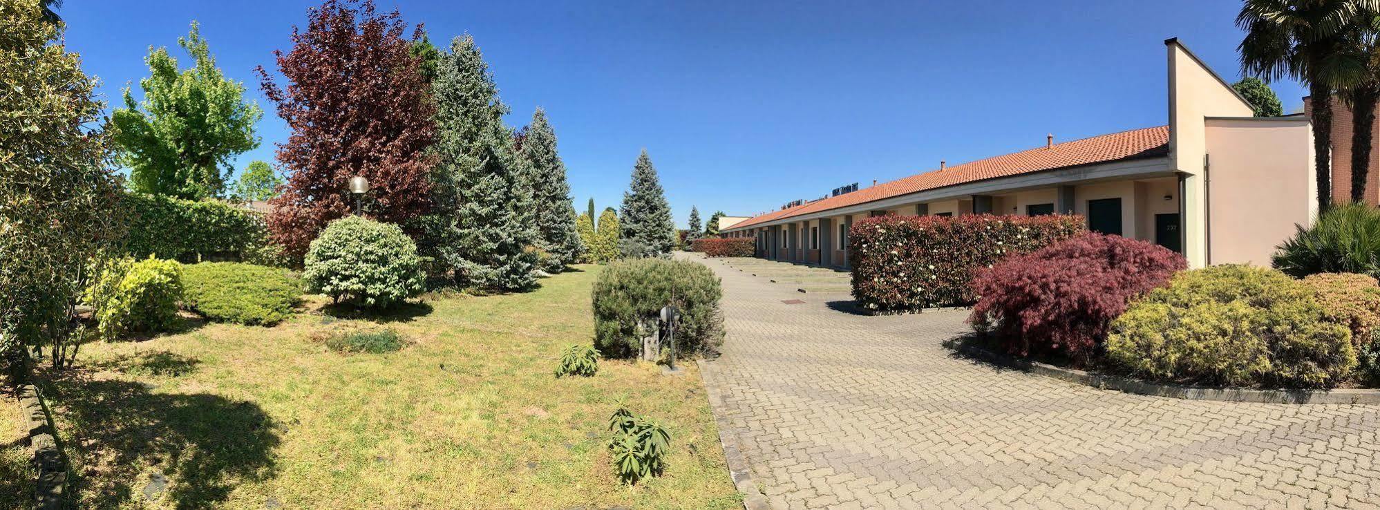 Airport Hotel Malpensa Lonate Pozzolo Exterior photo