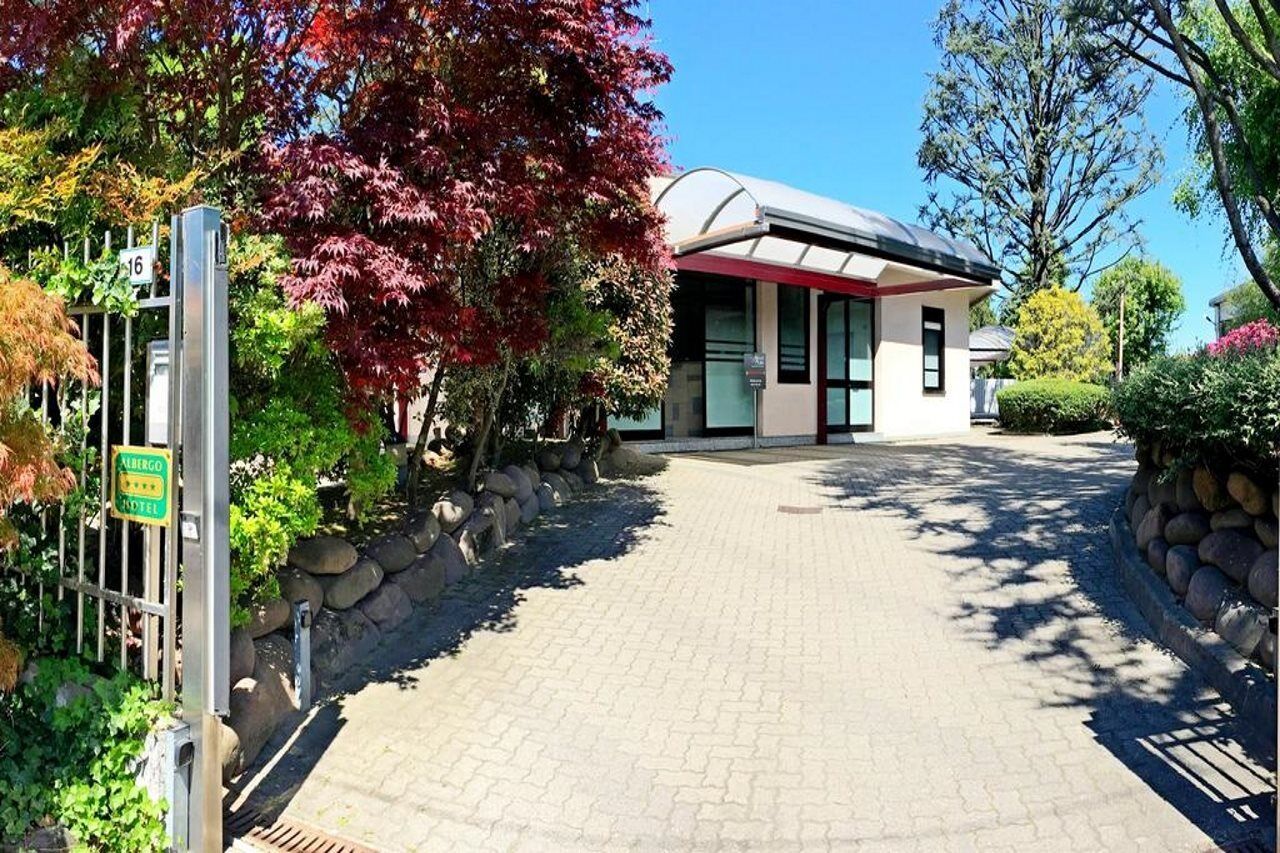 Airport Hotel Malpensa Lonate Pozzolo Exterior photo