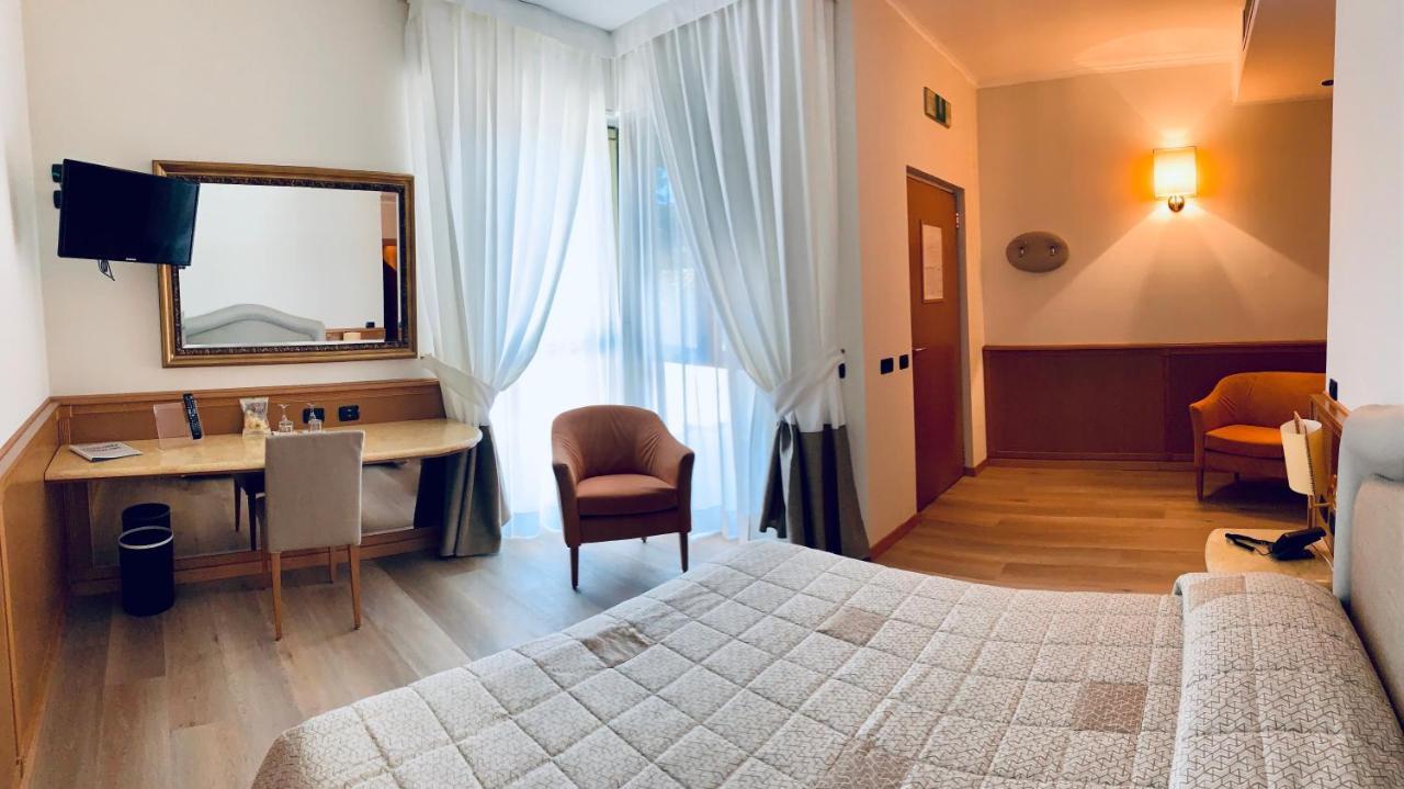 Airport Hotel Malpensa Lonate Pozzolo Exterior photo