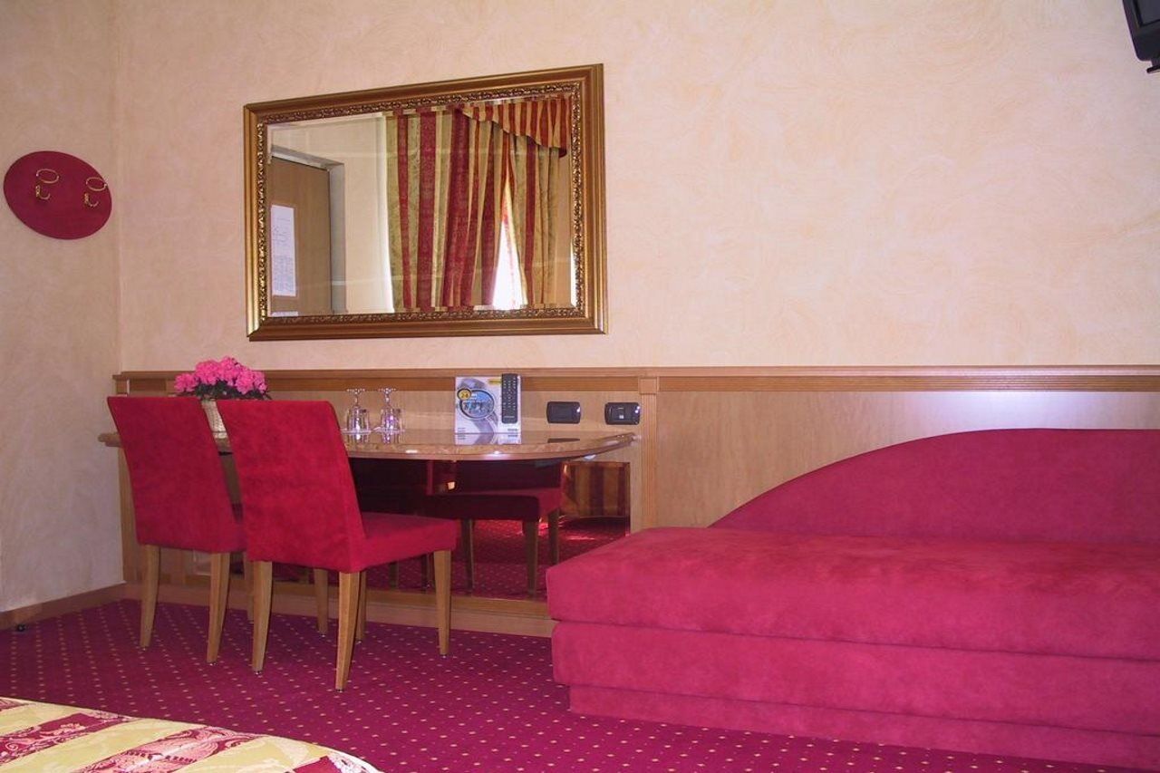Airport Hotel Malpensa Lonate Pozzolo Exterior photo